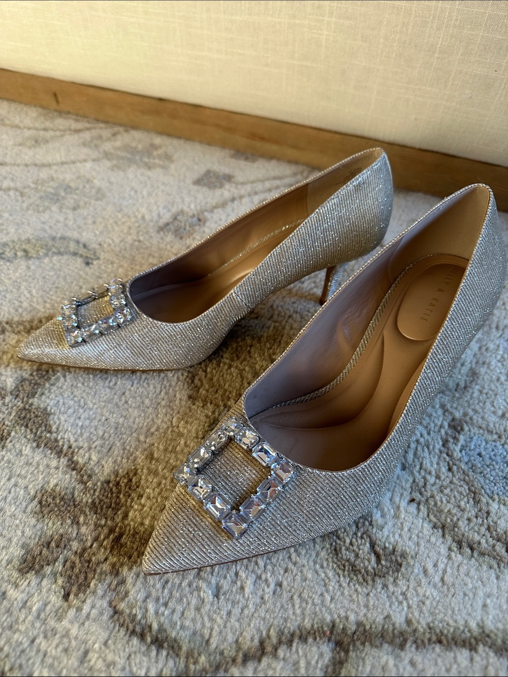 Kelly & Katie Gold Raisa Pump - Picture 5 of 6